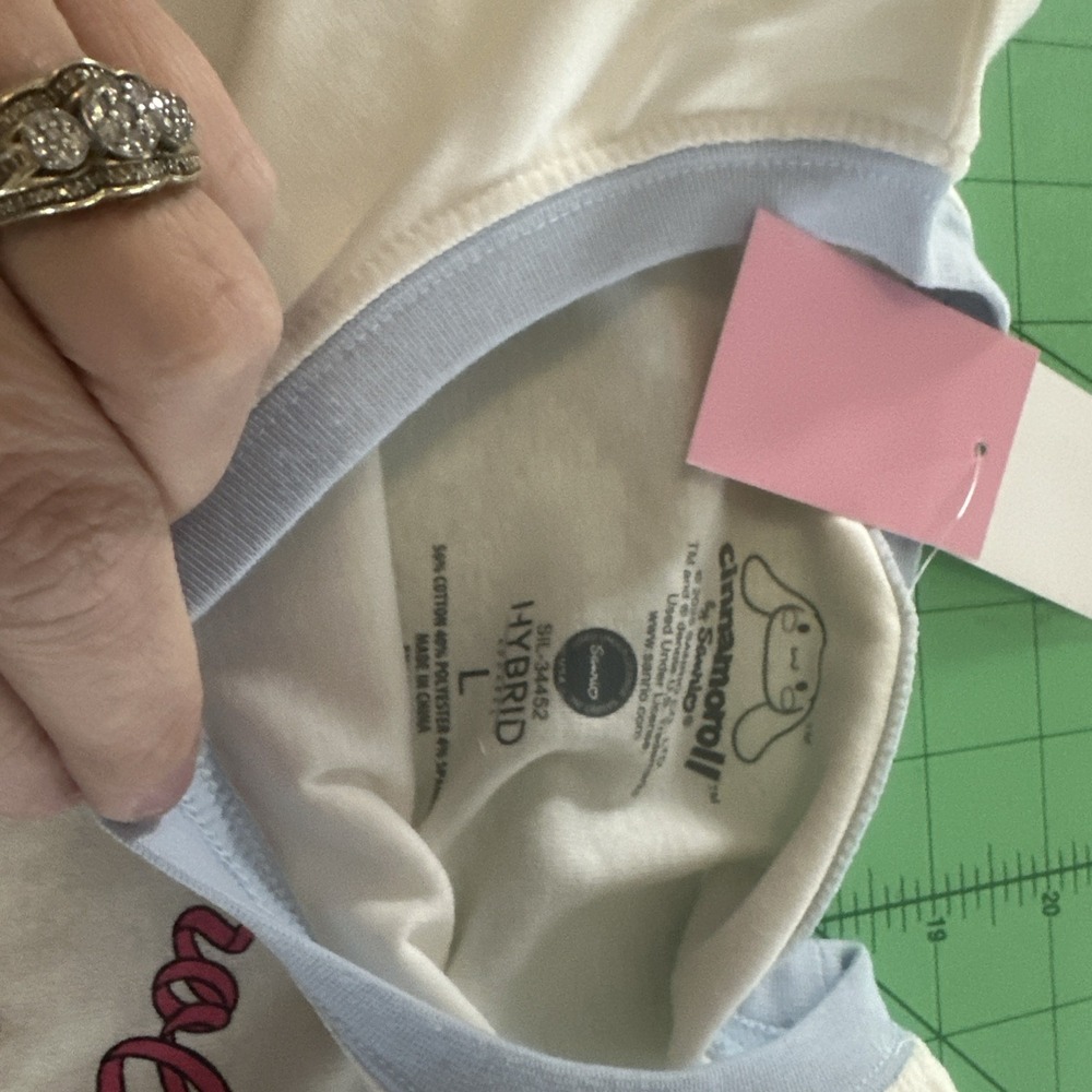 Whisper White Sanrio Cinnamoroll 2025 Hybrid Apparel Tee Shirt Size L NWT - Picture 3 of 4